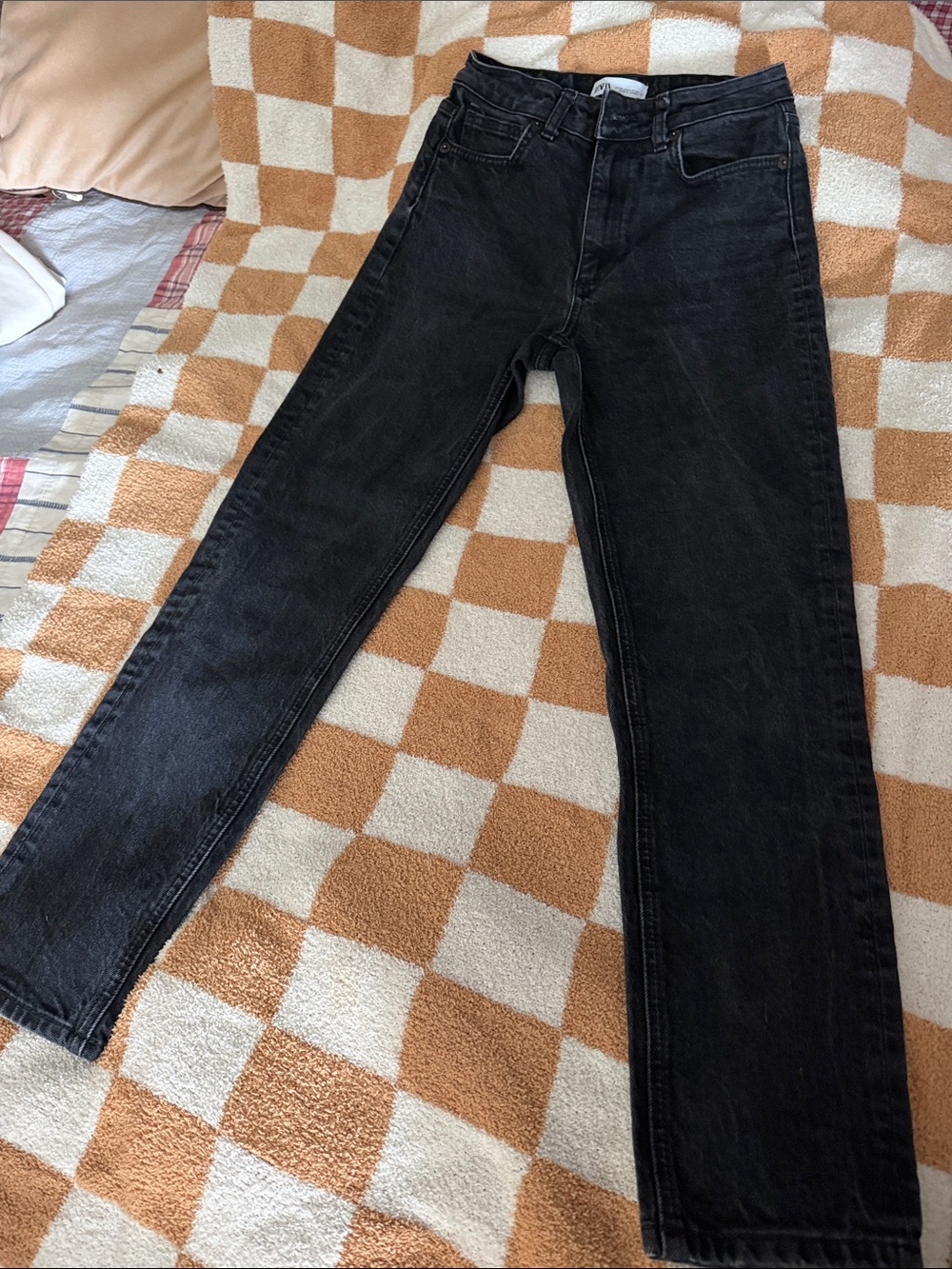 Zara Women’s Straight Jeans in Washed Black